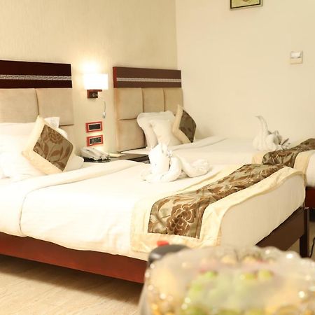 Republic Hotel Патна Экстерьер фото