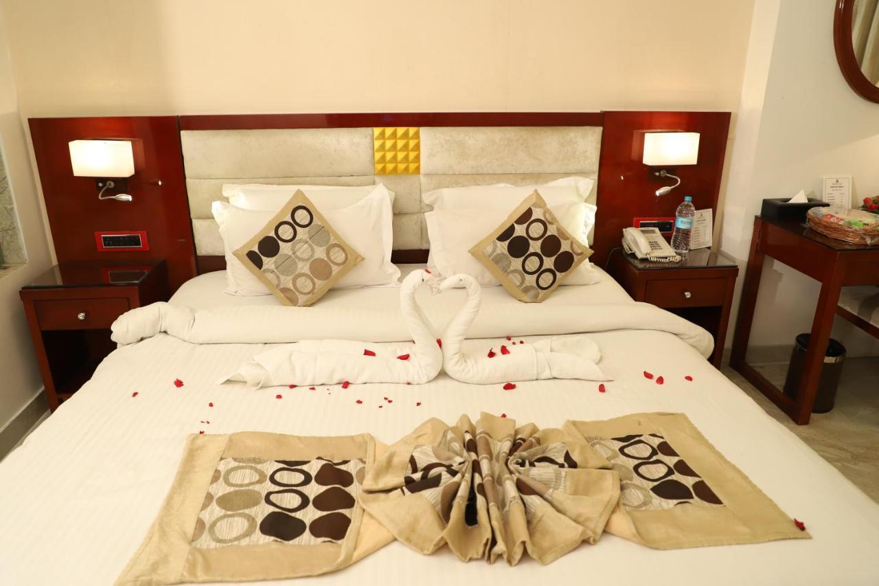Republic Hotel Патна Экстерьер фото