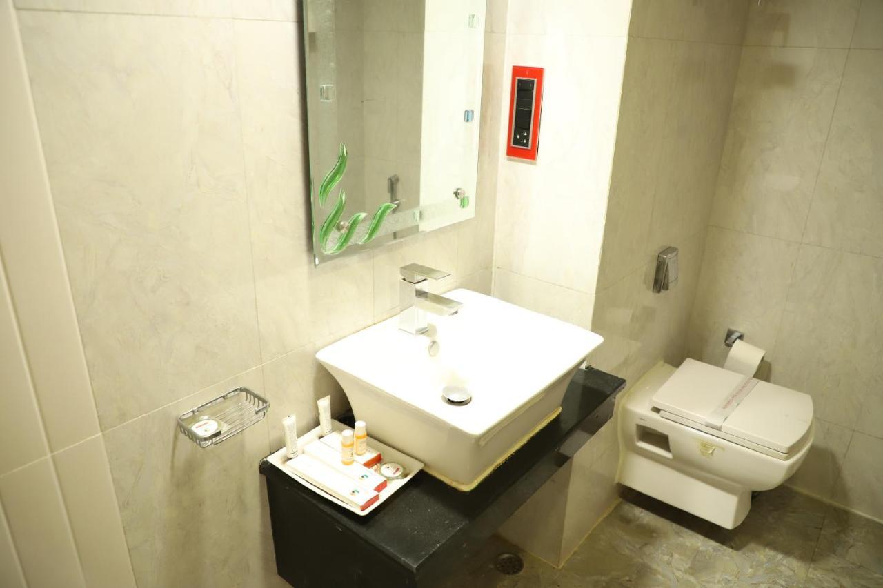 Republic Hotel Патна Экстерьер фото