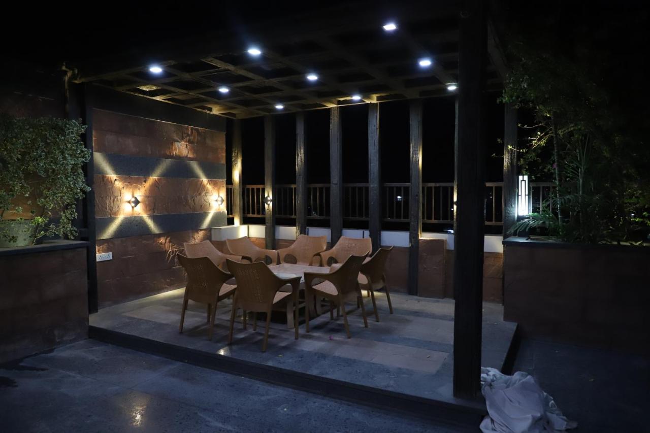 Republic Hotel Патна Экстерьер фото