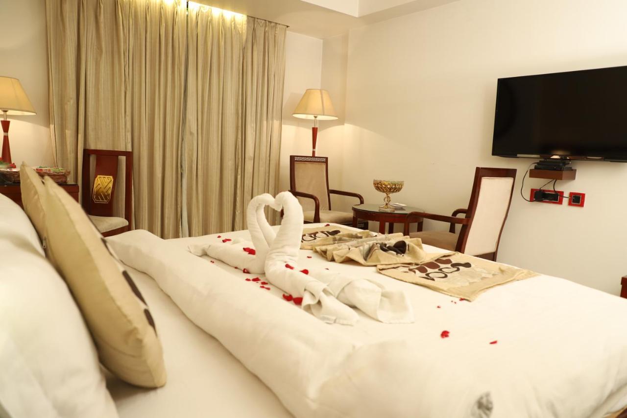 Republic Hotel Патна Экстерьер фото