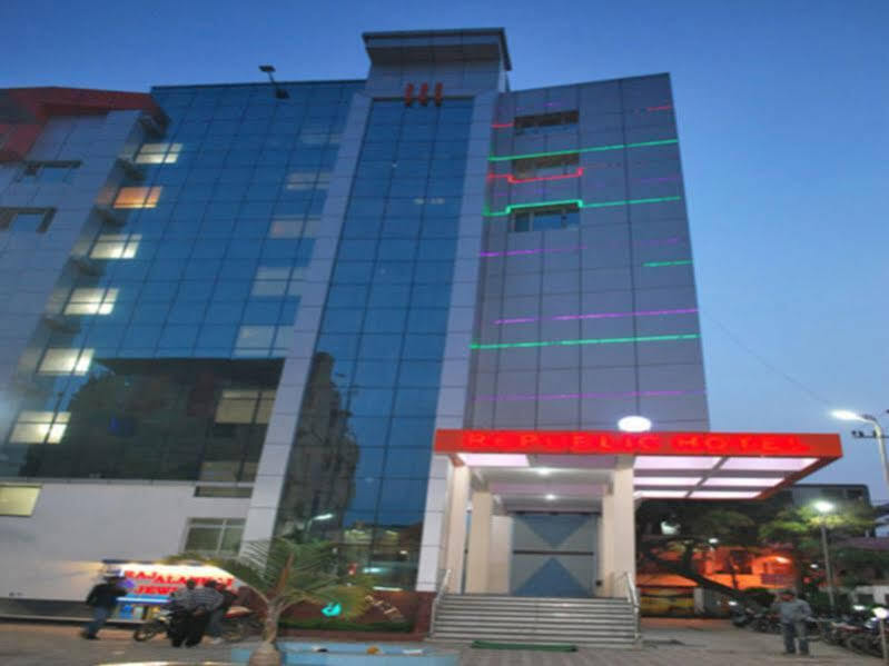 Republic Hotel Патна Экстерьер фото